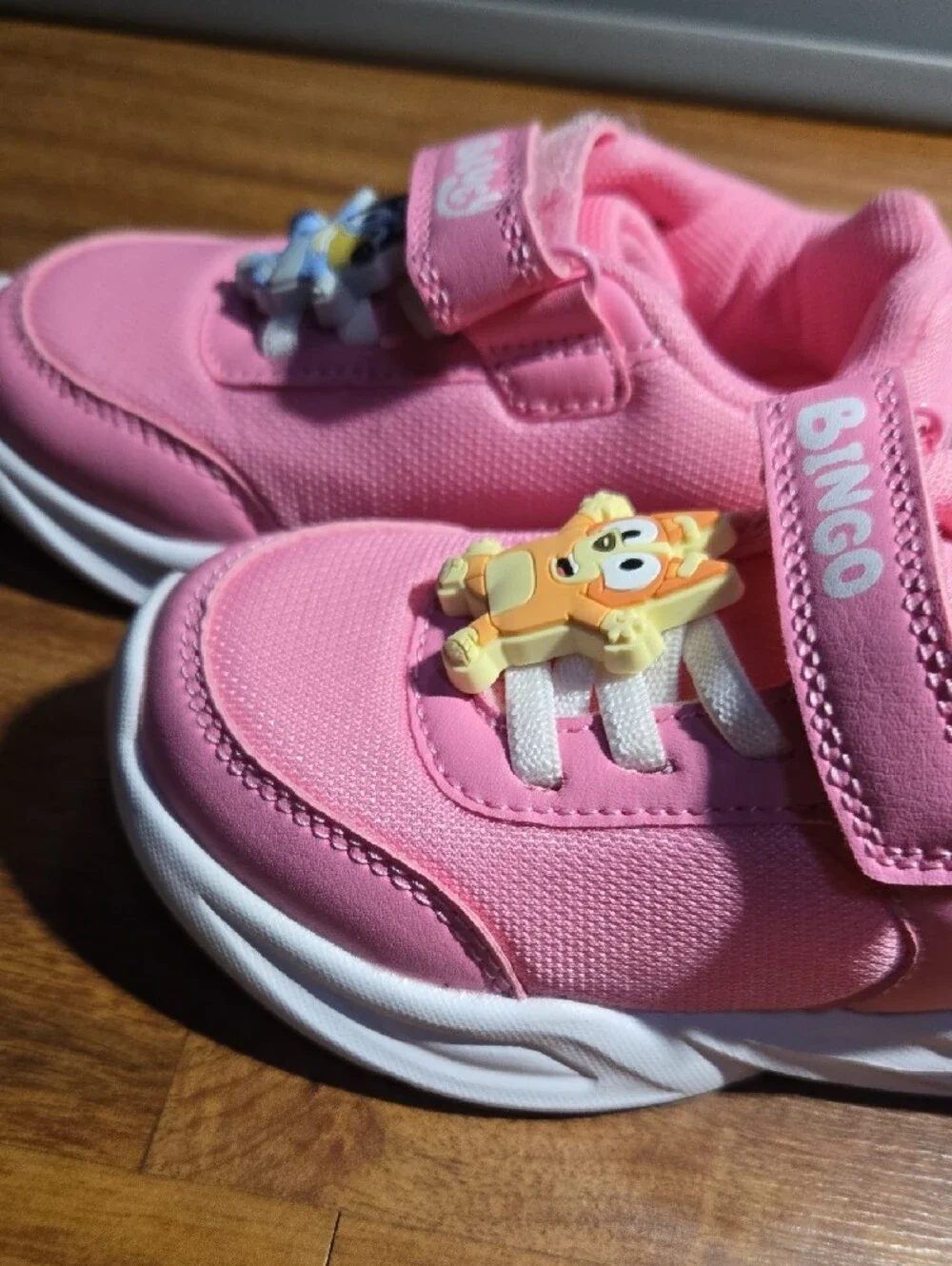 Bingo & Bluey Pink Kids Sneakers - Velcro Arch Strap Nwt Sz 8 Logo Fashion